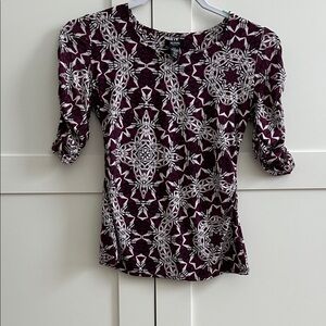 Alfani Women's Maroon and White Geometric Short Sleeve Top